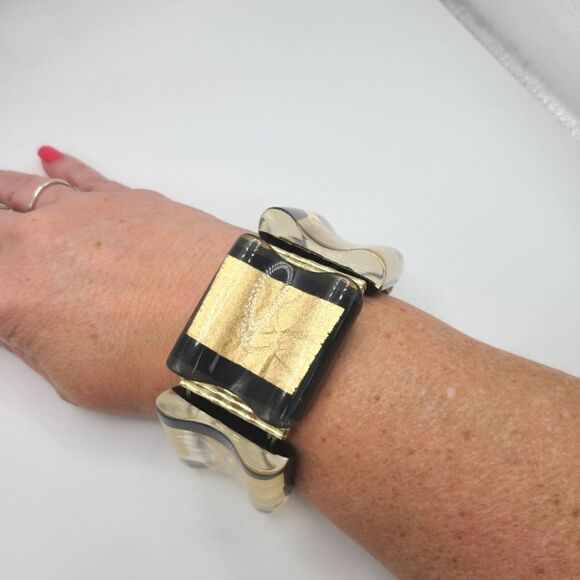 Stylish bracelet,  acrylic black and gold squares,  goldtone hardware,  stretchy - Picture 4 of 6